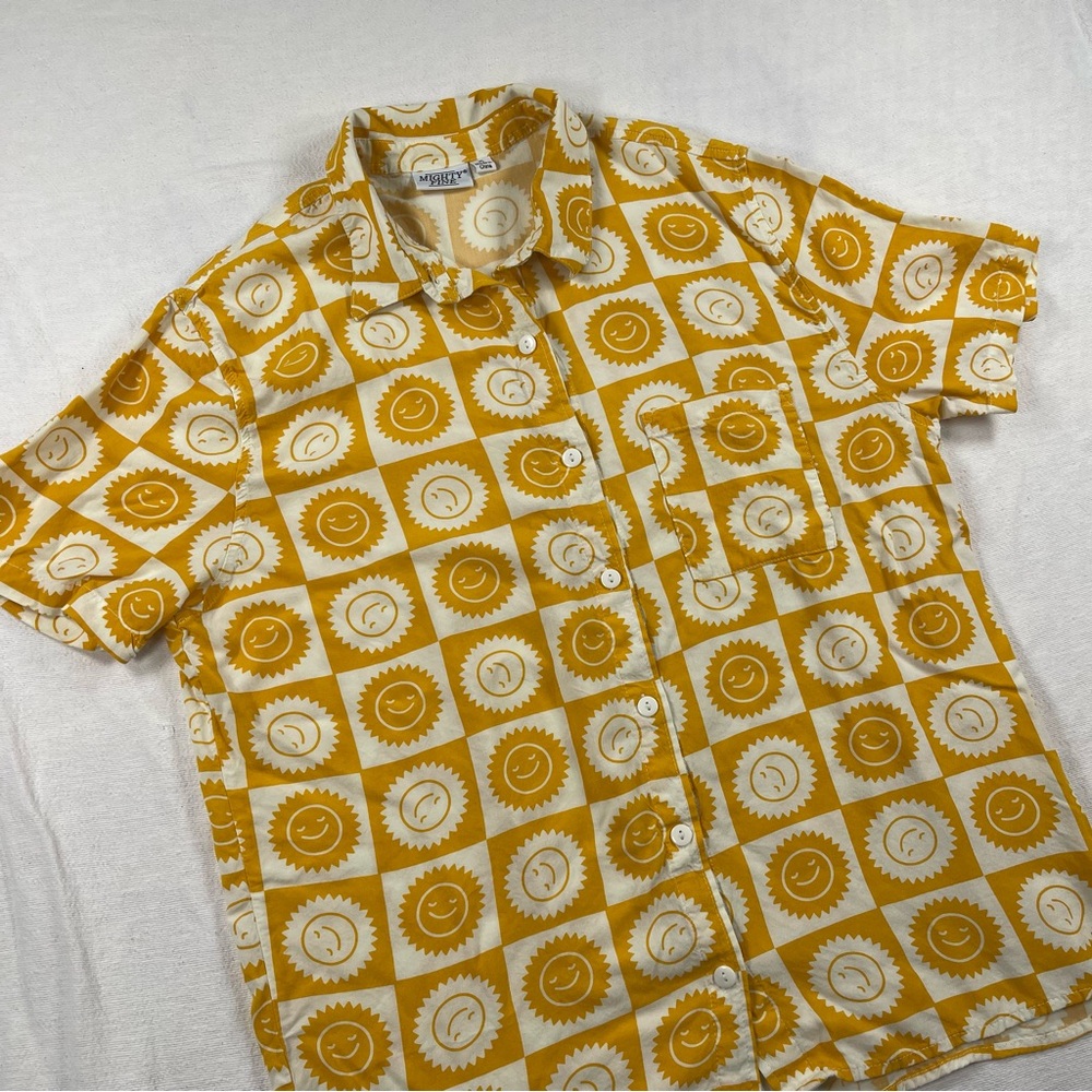 Mighty Fine Sun Print Short-Sleeve Button Up Shirt XL Yellow Smiley Funky Sunny